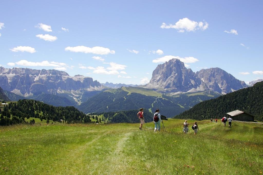 Hotel Garni Mezdi Santa Cristina Val Gardena Exterior foto