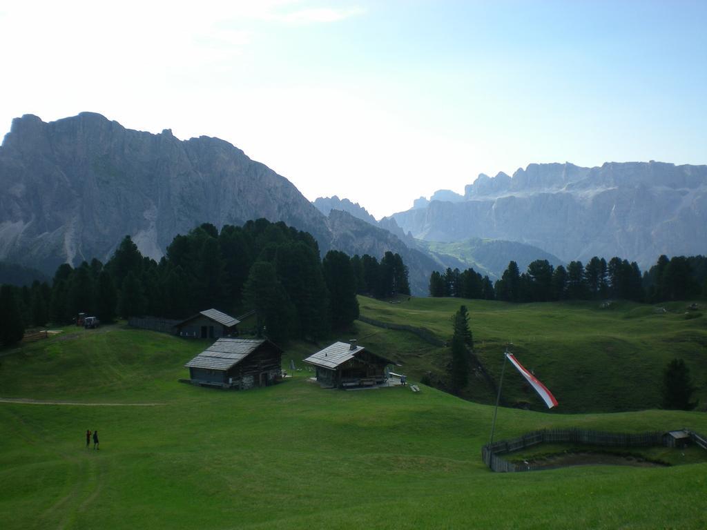 Hotel Garni Mezdi Santa Cristina Val Gardena Exterior foto