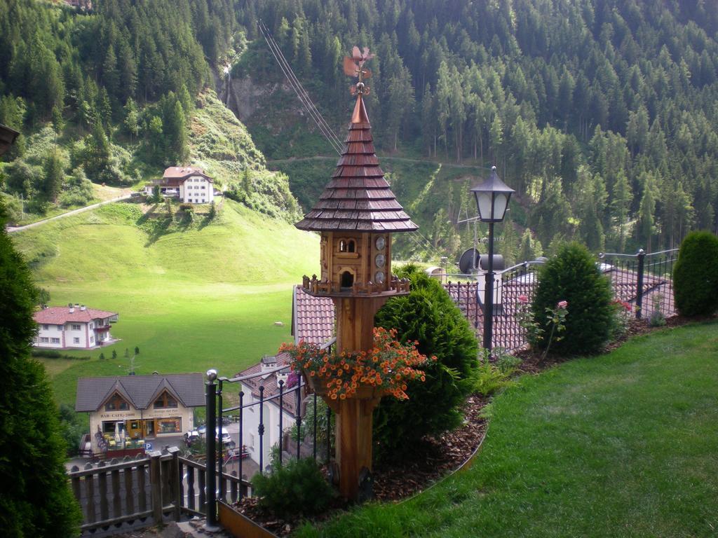 Hotel Garni Mezdi Santa Cristina Val Gardena Exterior foto